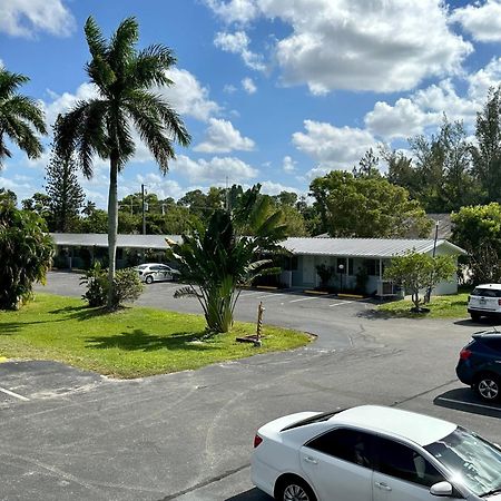 Conty'S Motel Naples Manor Exterior photo