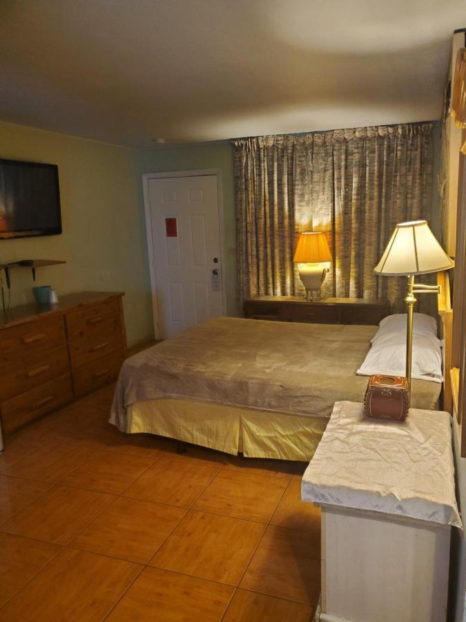 Conty'S Motel Naples Manor Exterior photo