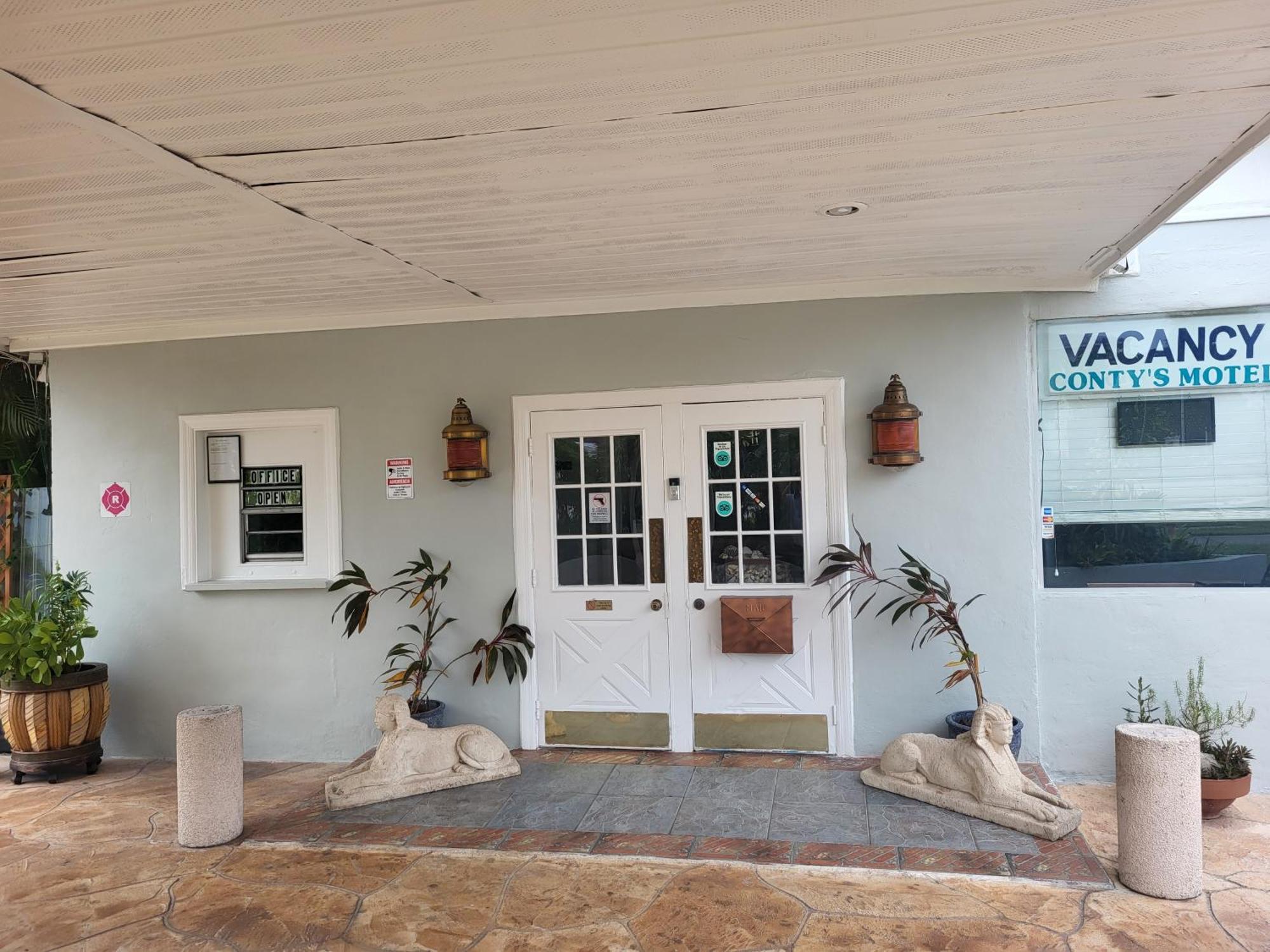 Conty'S Motel Naples Manor Exterior photo
