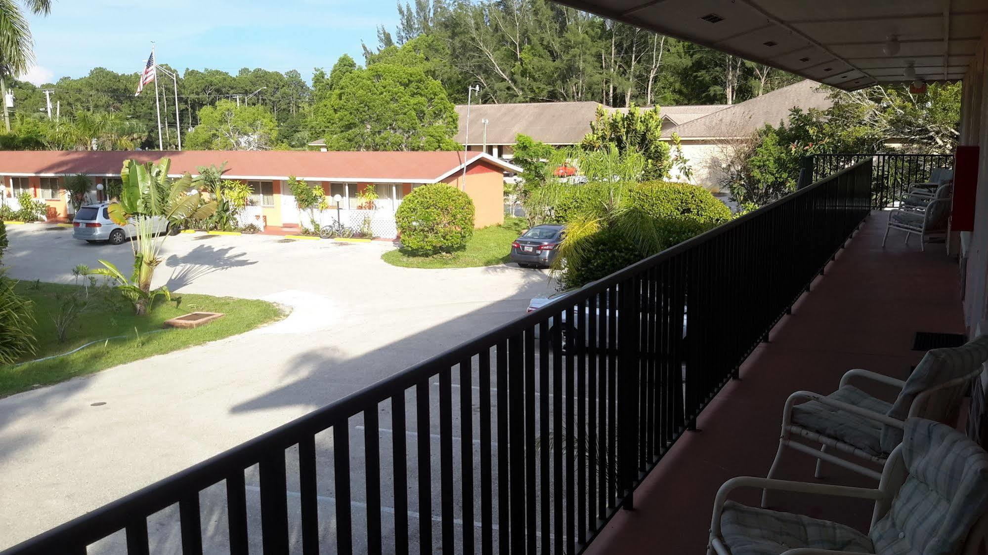 Conty'S Motel Naples Manor Exterior photo