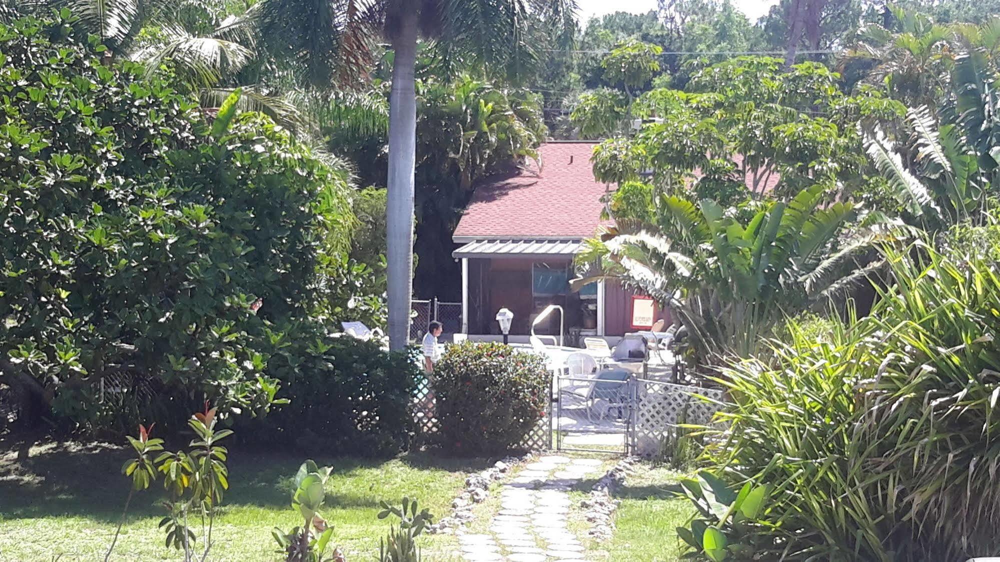 Conty'S Motel Naples Manor Exterior photo